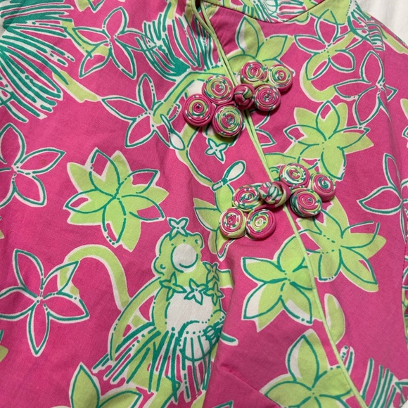 Lilly Pulitzer top. Tunic length. Side zipper. Snaps in front and button knots. - Picture 4 of 8